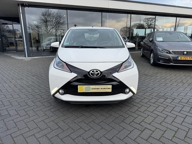 Occasion Toyota Aygo X-wave 69 PK (50 kW) 2016 Wit Hatchback