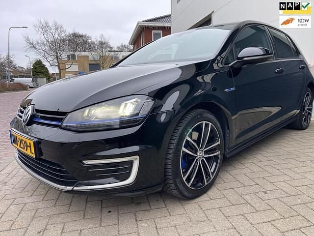 Occasion VW Golf VII GTE 150 PK (110 kW) 2015 Zwart (metallic) Hatchback