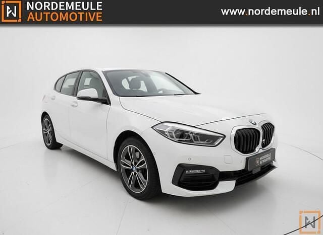 Wit Occasion 2021 BMW 118 Efficient Dynamics Hatchback | € 10.900 (Super prijs) - Afbeelding 1/4