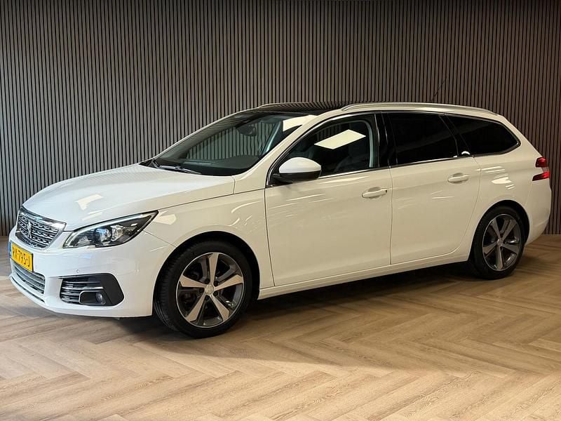 Wit Gebruikt 2018 Peugeot 308 Allure Stationwagen | € 11.995 (Eerlijke prijs) - Afbeelding 1/4