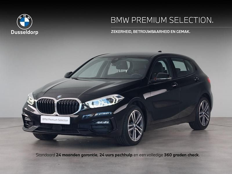 Zwart Gebruikt 2021 BMW 118 Shadowline Hatchback | € 22.950 (Goede deal) - Afbeelding 1/4