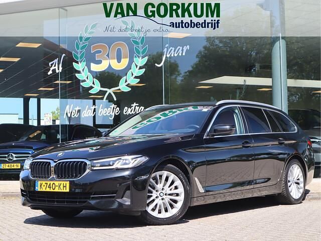 Zwart Gebruikt 2021 BMW 520 Executive Stationwagen | € 33.950 (Eerlijke prijs) - Afbeelding 1/4