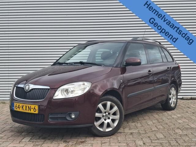 Rood, metallic lak Gebruikt 2010 Skoda Fabia Stationwagen | € 2.248 (Goede deal) - Afbeelding 1/4