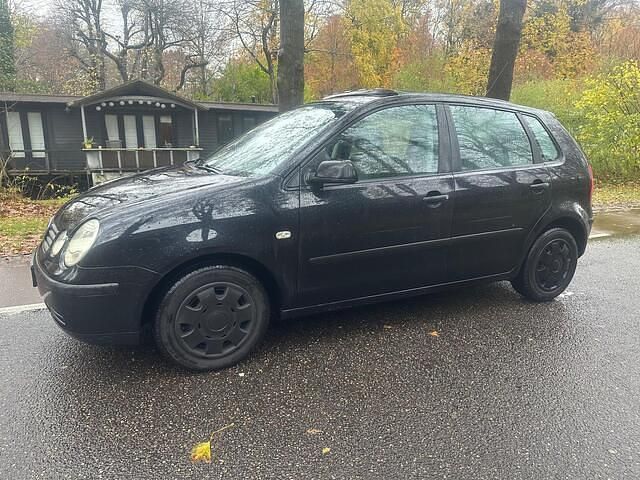 Zwart Occasion 2003 VW Polo Hatchback | € 599 (Super prijs) - Afbeelding 1/4