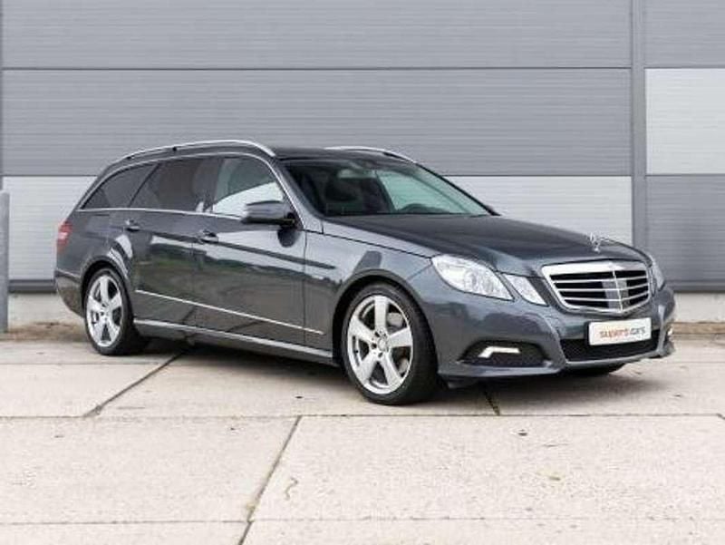 Grijs, metallic lak Gebruikt 2009 Mercedes E350 Avantgarde Stationwagen | € 13.995 (Duur) - Afbeelding 1/4