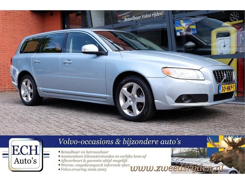 Blauw, metallic lak Gebruikt 2009 Volvo V70 Summum Stationwagen | € 7.450 (Super prijs) - Afbeelding 1/4