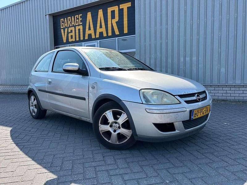 Grijs Gebruikt 2004 Opel Corsa Hatchback | € 1.250 (Goede deal) - Afbeelding 1/4