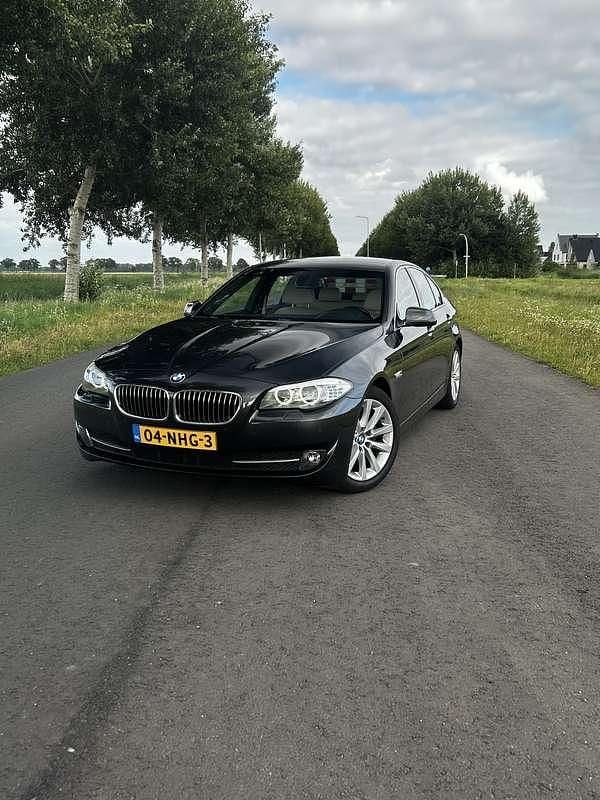 Grijs Gebruikt 2010 BMW 523 Executive Sedan | € 7.950 (Super prijs) - Afbeelding 1/4