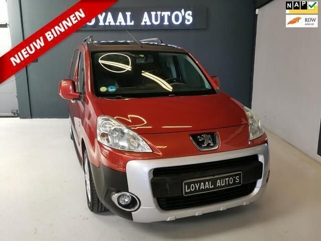Rood Gebruikt 2009 Peugeot Partner Tepee Outdoor MPV | € 6.999 (Eerlijke prijs) - Afbeelding 1/4
