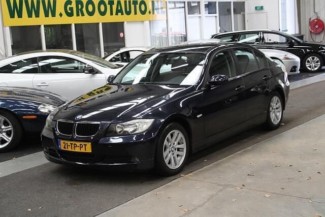Blauw Gebruikt 2006 BMW 318 Sedan | € 4.444 (Eerlijke prijs) - Afbeelding 1/4