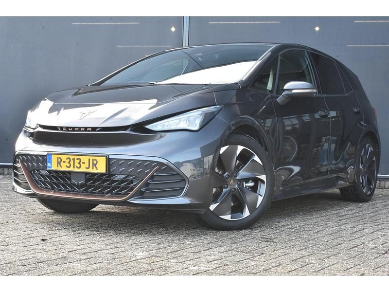 Grijs Occasion 2022 Cupra Born Hatchback | € 22.900 (Eerlijke prijs) - Afbeelding 1/4