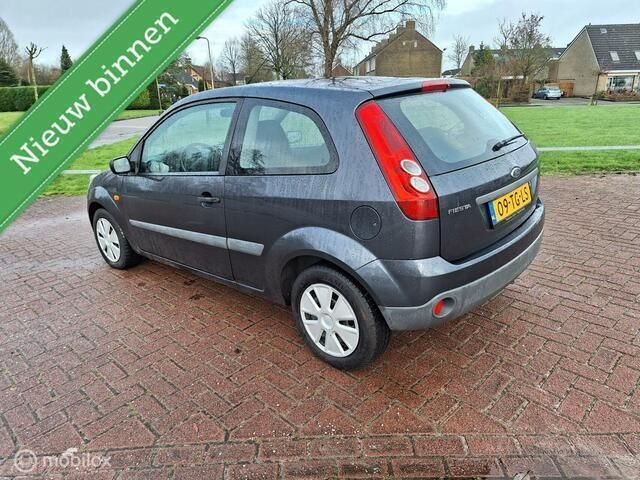 Occasion Ford Fiesta Style 69 PK (50 kW) 2006 Grijs Hatchback