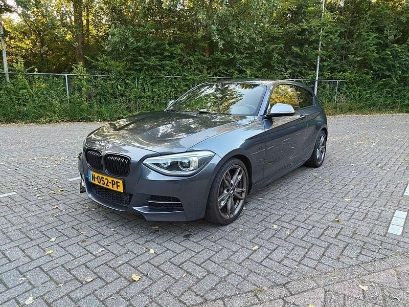 Grijs Gebruikt 2013 BMW 135 Coupé Executive Coupé | € 20.500 - Afbeelding 1/4