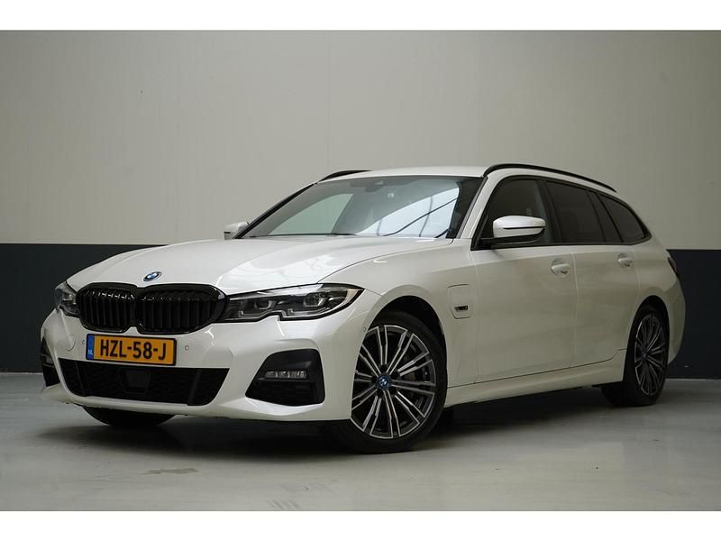 Wit Gebruikt 2021 BMW 330 Stationwagen | € 26.900 (Eerlijke prijs) - Afbeelding 1/4
