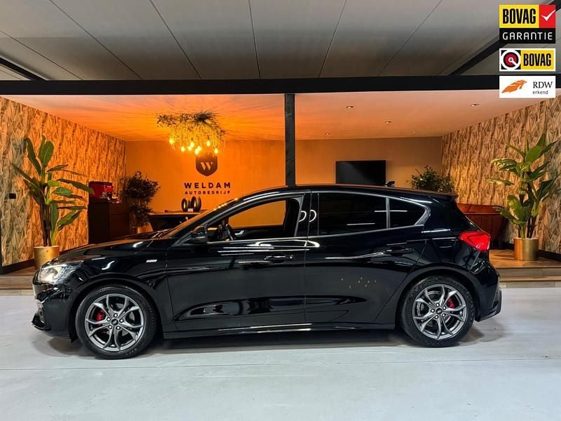 Zwart Gebruikt 2019 Ford Focus Business Edition Hatchback | € 18.985 (Iets duurder) - Afbeelding 1/4