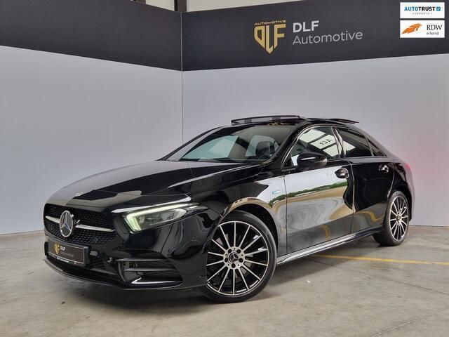 Zwart Gebruikt 2021 Mercedes A250 Business Hatchback | € 33.950 (Duur) - Afbeelding 1/4