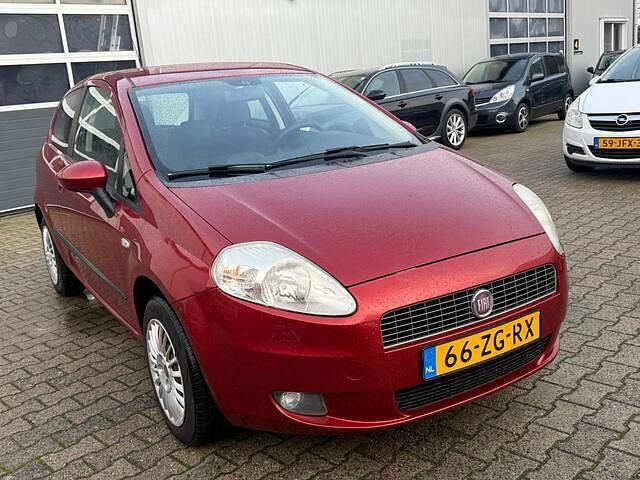 Occasion Fiat Grande Punto Dynamic 78 PK (57 kW) 2008 Rood Hatchback