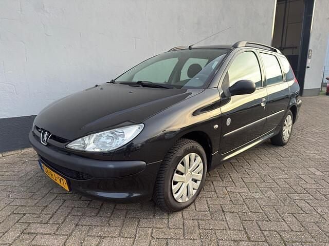 Zwart Gebruikt 2005 Peugeot 206 Stationwagen | € 1.250 (Eerlijke prijs) - Afbeelding 1/4