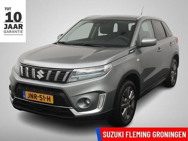 Grijs (metallic) Gebruikt 2024 Suzuki Vitara SUV | € 24.950 (Eerlijke prijs) - Afbeelding 1/4