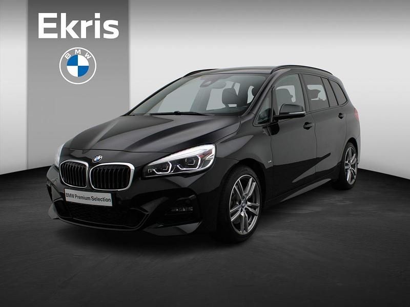 Saphirschwarz metallic (475) (zwart metallic) Occasion 2021 BMW 220 Gran Tourer Comfort Edition MPV | € 29.900 - Afbeelding 1/4