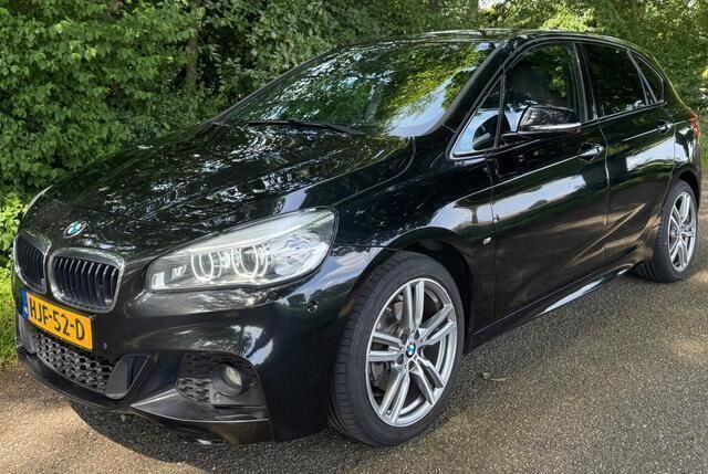 Zwart Gebruikt 2016 BMW 220 Executive Stationwagen | € 15.950 (Eerlijke prijs) - Afbeelding 1/4