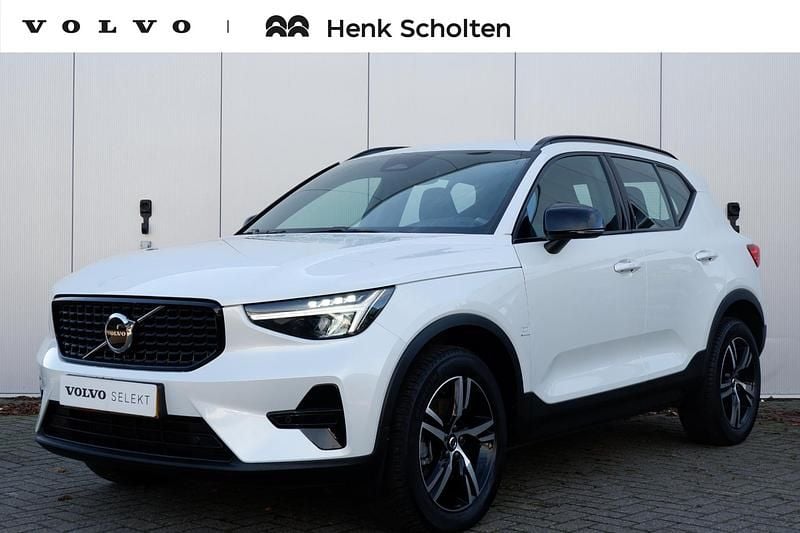Wit Gebruikt 2022 Volvo XC40 Plus SUV | € 41.950 (Iets duurder) - Afbeelding 1/4