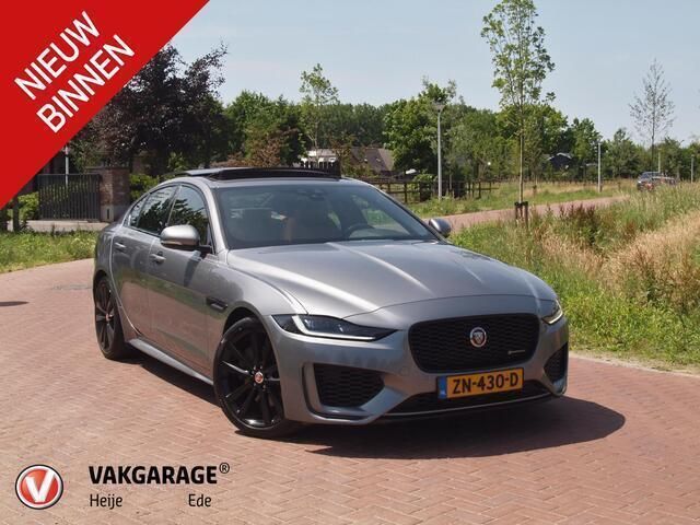 Grijs Gebruikt 2019 Jaguar XE R-Dynamic Sedan | € 29.995 - Afbeelding 1/4