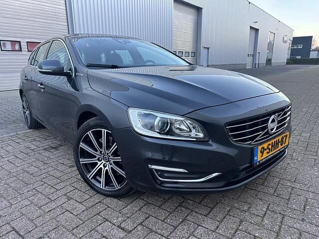 Grijs (metallic) Gebruikt 2013 Volvo V60 Summum Stationwagen | € 5.950 (Goede deal) - Afbeelding 1/4