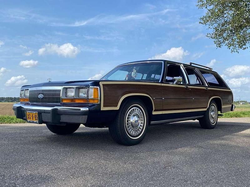 Blauw Gebruikt 1990 Ford Crown Victoria Sedan | € 15.000 - Afbeelding 1/4