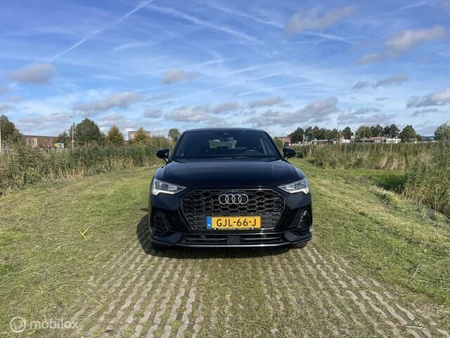 Zwart Gebruikt 2021 Audi Q3 Sportback Design SUV | € 33.500 - Afbeelding 1/4