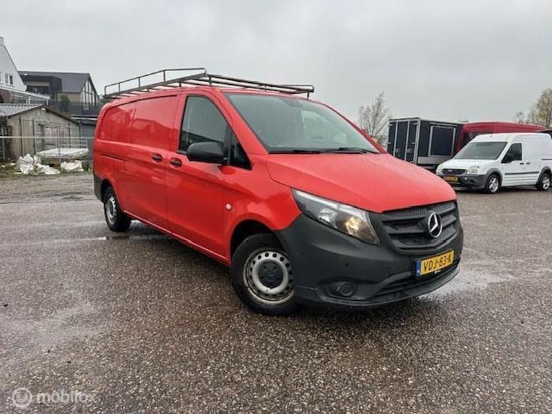 Rood Occasion 2019 Mercedes Vito Van | € 10.900 (Goede deal) - Afbeelding 1/4