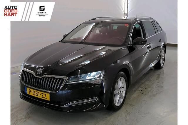 Zwart Gebruikt 2022 Skoda Superb Business Line Stationwagen | € 22.895 (Goede deal) - Afbeelding 1/4
