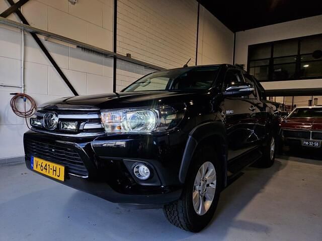 Zwart Gebruikt 2017 Toyota HiLux Pickup | € 24.940 (Duur) - Afbeelding 1/4