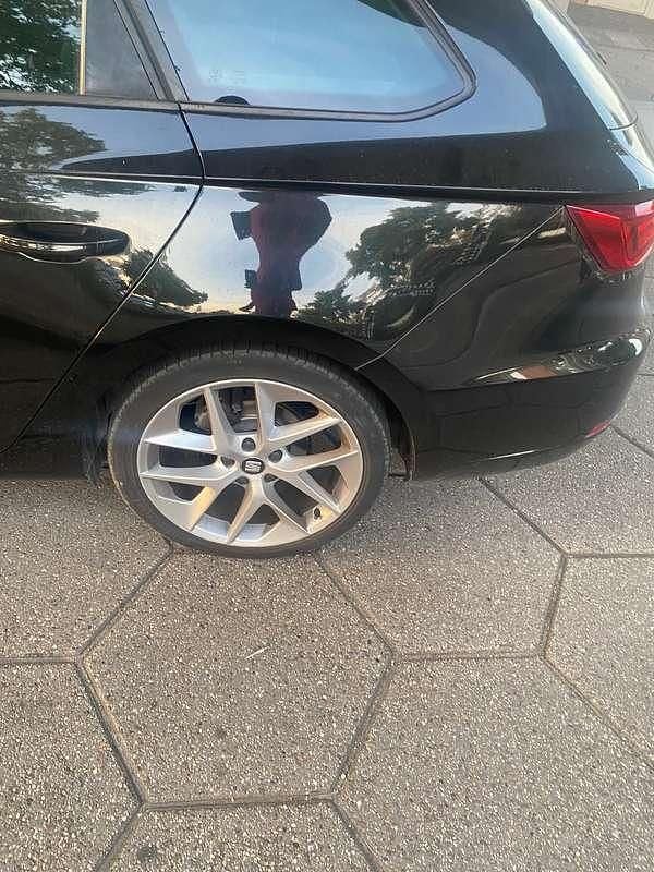 Zwart Gebruikt 2016 Seat Leon FR Stationwagen | € 9.750 (Goede deal) - Afbeelding 1/4