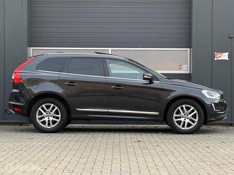 Grijs (metallic) Gebruikt 2017 Volvo XC60 Summum SUV | € 19.950 (Super prijs) - Afbeelding 1/4