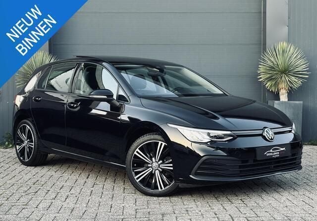 Zwart Gebruikt 2020 VW Golf VII R-line Hatchback | € 23.950 (Goede deal) - Afbeelding 1/4