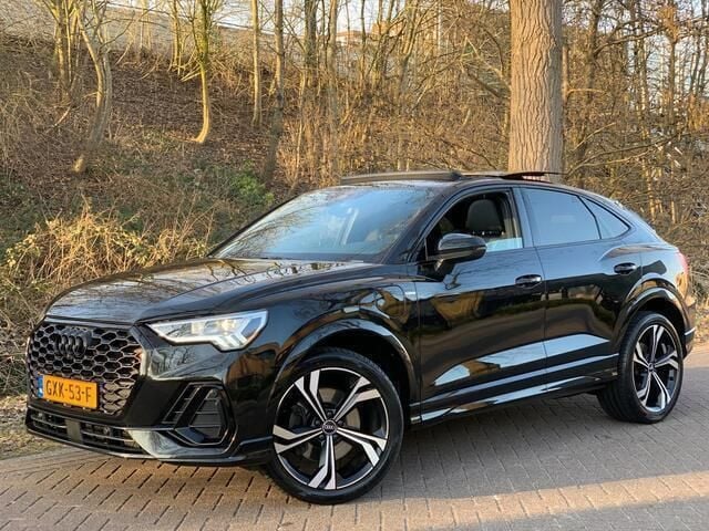 Zwart Gebruikt 2021 Audi Q3 Sportback S-Line SUV | € 36.990 (Eerlijke prijs) - Afbeelding 1/4