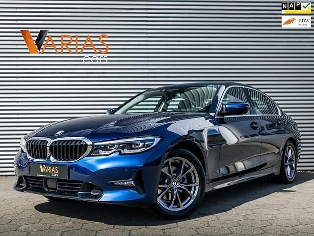 Blauw, metallic lak Gebruikt 2020 BMW 320 Executive Sedan | € 31.950 (Eerlijke prijs) - Afbeelding 1/4