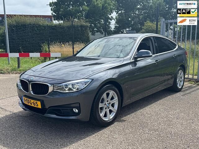 Grijs Gebruikt 2014 BMW 320 Executive Hatchback | € 15.740 (Eerlijke prijs) - Afbeelding 1/4
