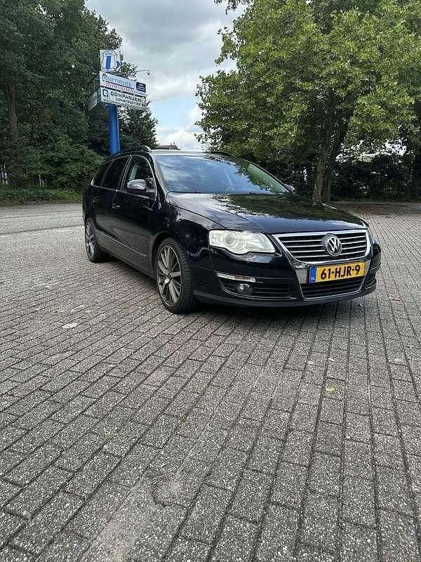 Zwart Gebruikt 2009 VW Passat Highline Stationwagen | € 4.450 (Eerlijke prijs) - Afbeelding 1/4