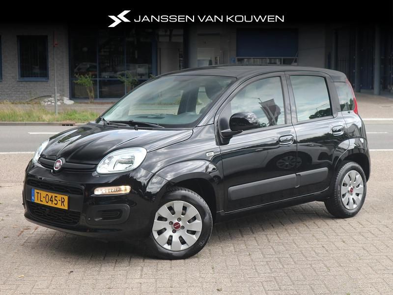 Zwart Gebruikt 2018 Fiat Panda Lounge Hatchback | € 13.395 (Eerlijke prijs) - Afbeelding 1/4