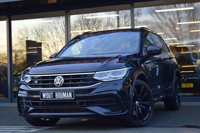 Zwart Occasion 2021 VW Tiguan R-line SUV | € 35.900 (Eerlijke prijs) - Afbeelding 1/4