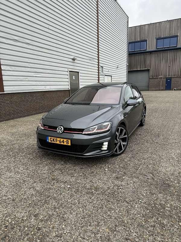 Grijs Gebruikt 2017 VW Golf VII GTI Stationwagen | € 22.950 (Iets duurder) - Afbeelding 1/4