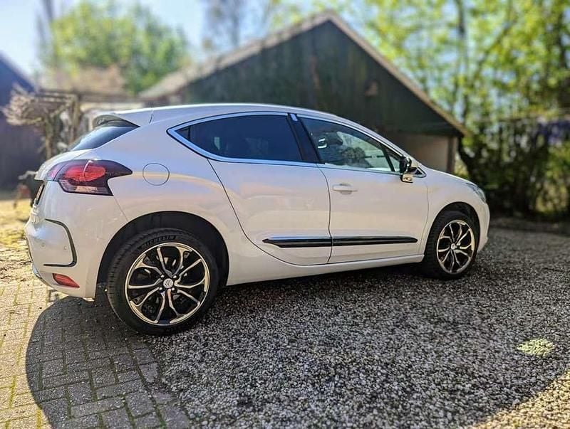 Wit Gebruikt 2011 Citroën DS4 Sport Chic Hatchback | € 6.100 (Eerlijke prijs) - Afbeelding 1/4