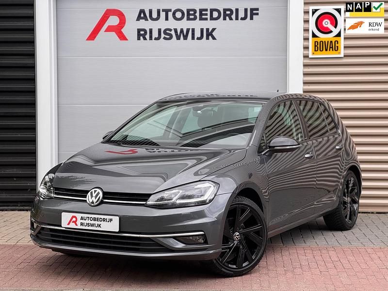 Grijs Gebruikt 2019 VW Golf VII Highline Hatchback | € 19.950 (Eerlijke prijs) - Afbeelding 1/4