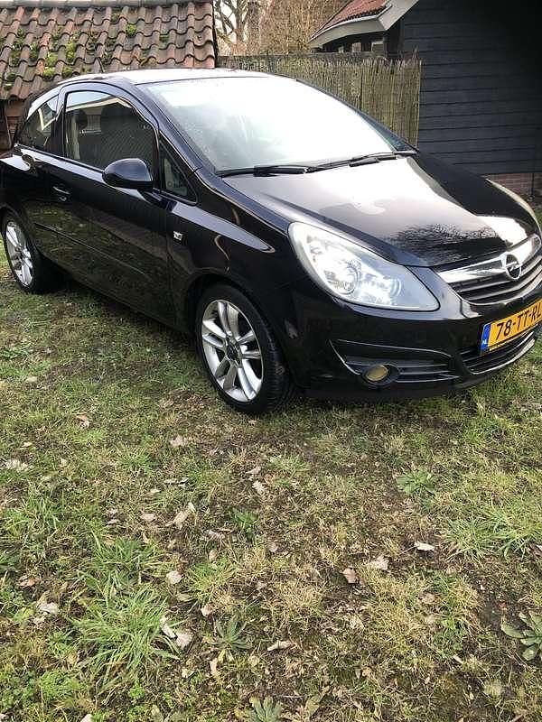 Zwart Occasion 2007 Opel Corsa Sport Hatchback | € 1.600 (Goede deal) - Afbeelding 1/3