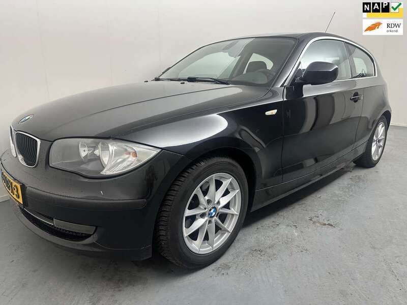 Zwart Gebruikt 2010 BMW 116 Hatchback | € 3.400 (Eerlijke prijs) - Afbeelding 1/4