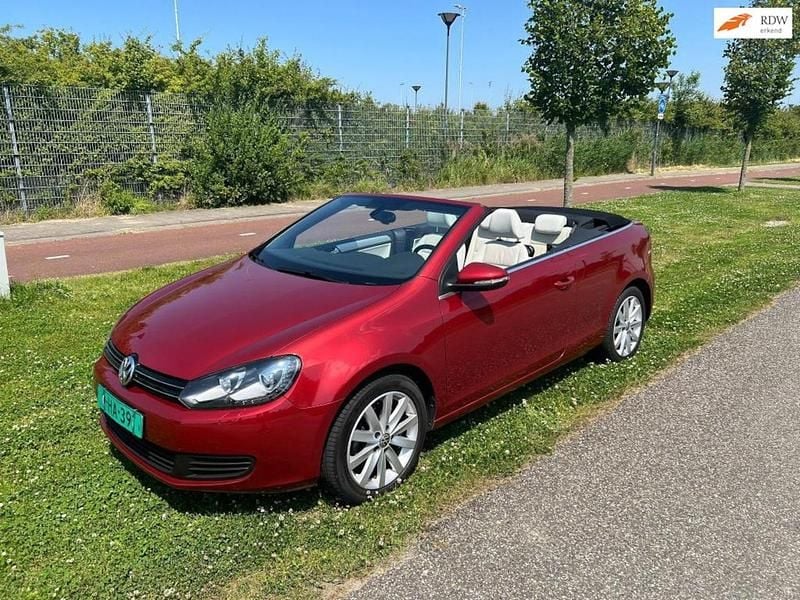 Rood (metallic) Gebruikt 2012 VW Golf Cabriolet Cabriolet | € 9.895 (Iets duurder) - Afbeelding 1/4