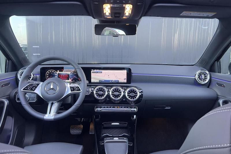 Occasion Mercedes A180 Luxury 136 PK (100 kW) 2025 Zwart Hatchback
