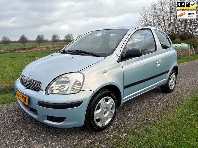 Blauw Occasion 2004 Toyota Yaris Hatchback | € 1.750 (Eerlijke prijs) - Afbeelding 1/4